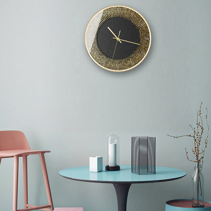 Simple striped wall clock